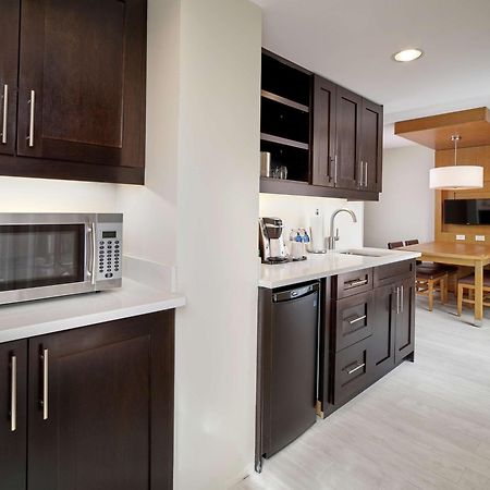 Готель Doubletree By Hilton Edmonton Downtown Екстер'єр фото