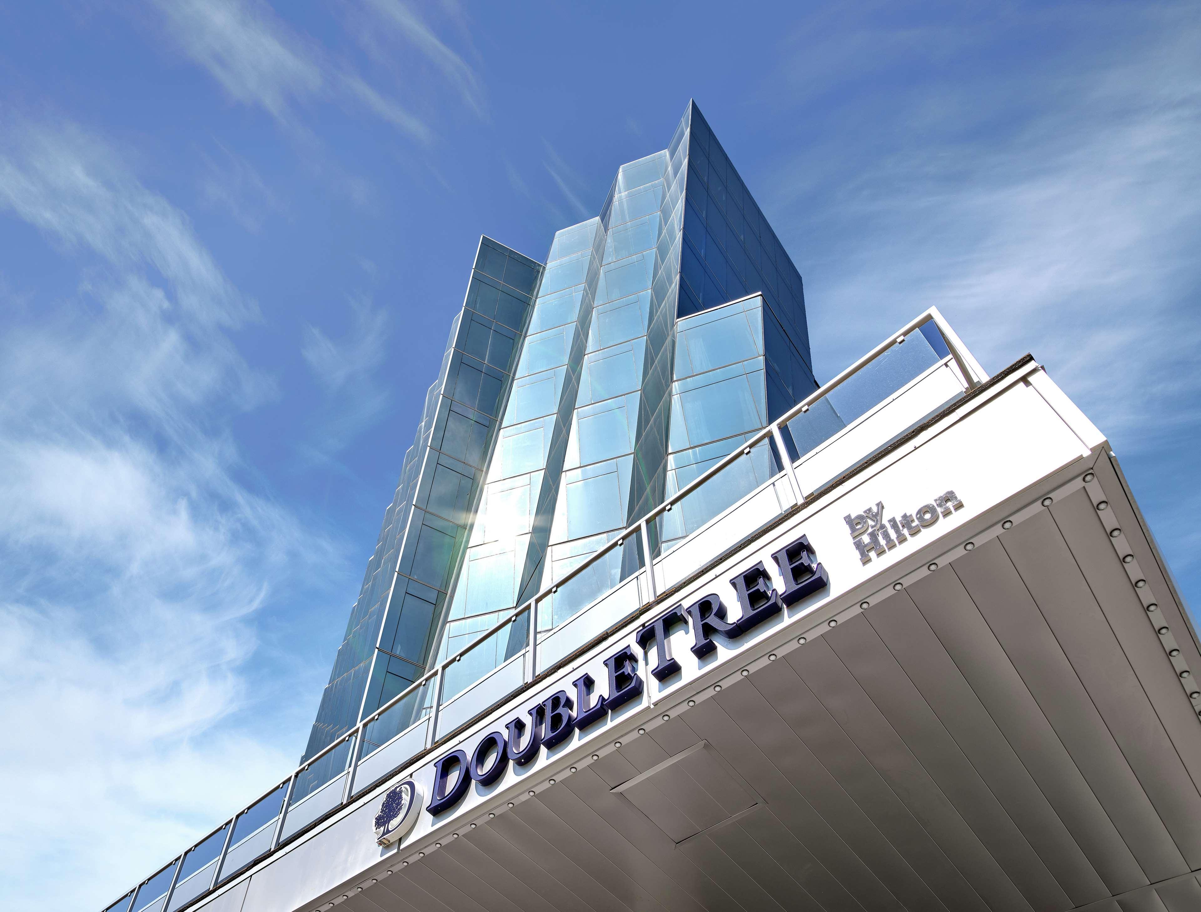 Готель Doubletree By Hilton Edmonton Downtown Екстер'єр фото