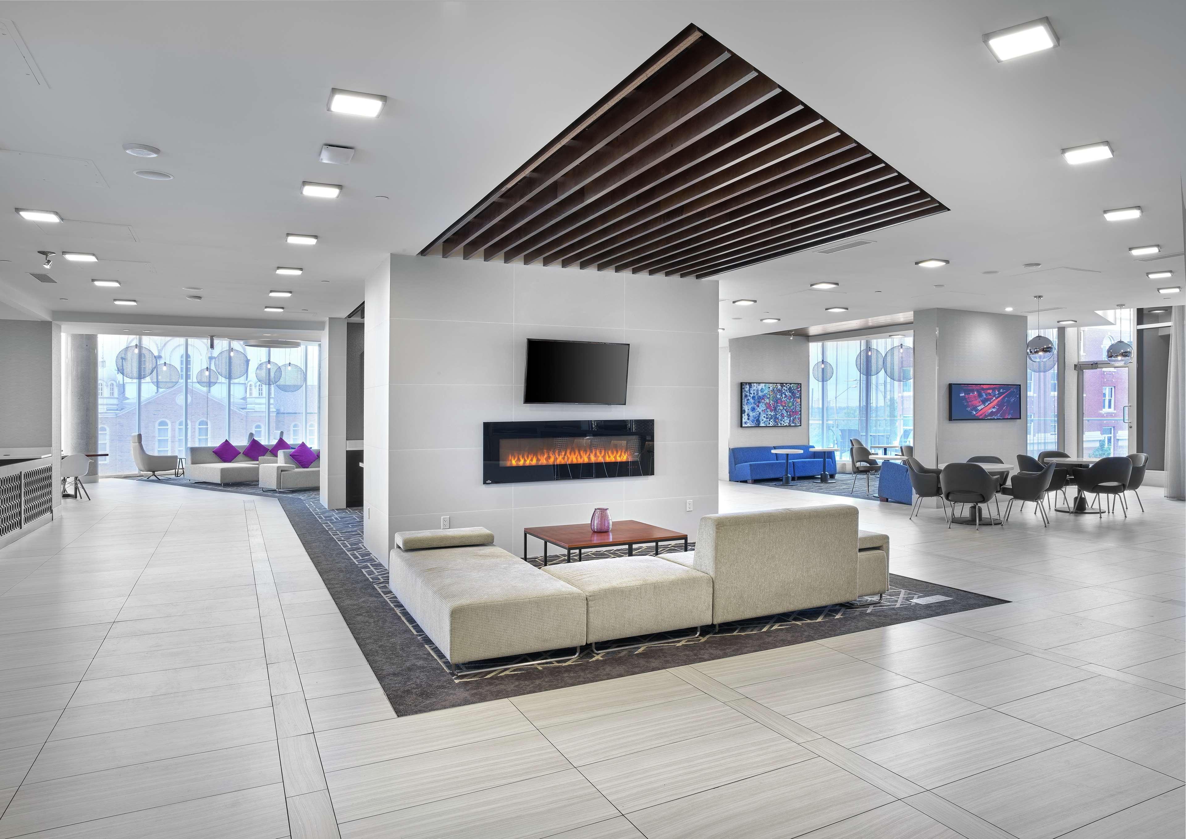 Готель Doubletree By Hilton Edmonton Downtown Екстер'єр фото