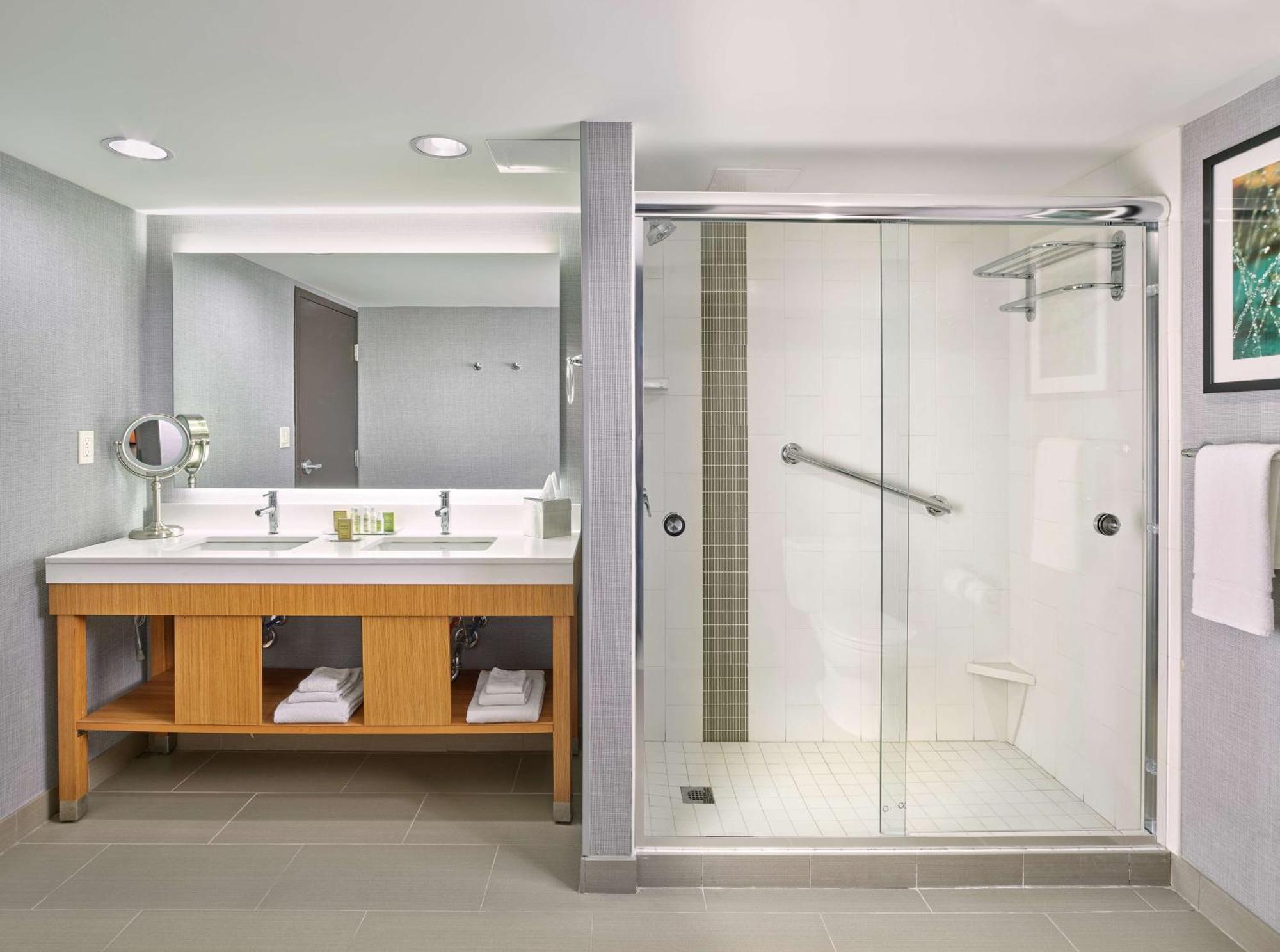 Готель Doubletree By Hilton Edmonton Downtown Екстер'єр фото
